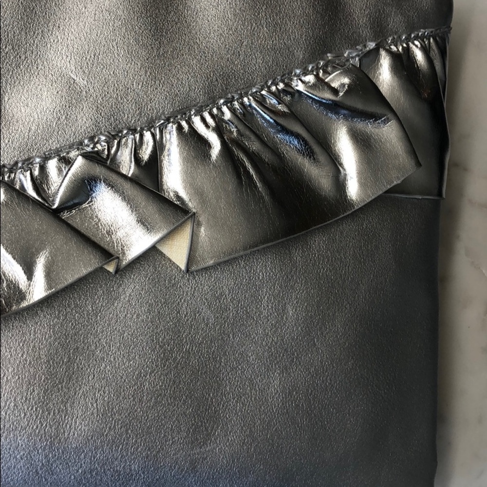 โฅ๏ธ NORDSTROM METALLIC SILVER RUFFLE CLUTCH W POM - Picture 2 of 5